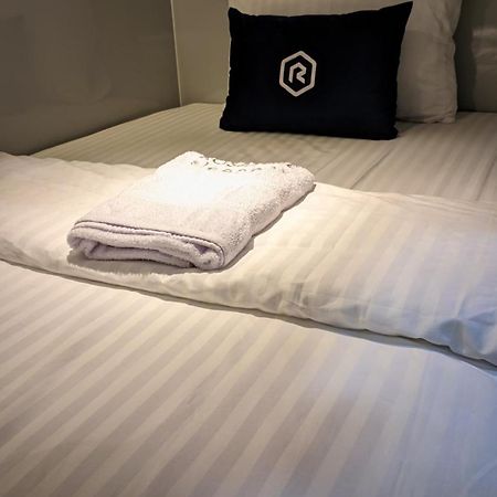 Hotel Rosalyne Sleepbox Tugu 2 Yogyakarta Esterno foto