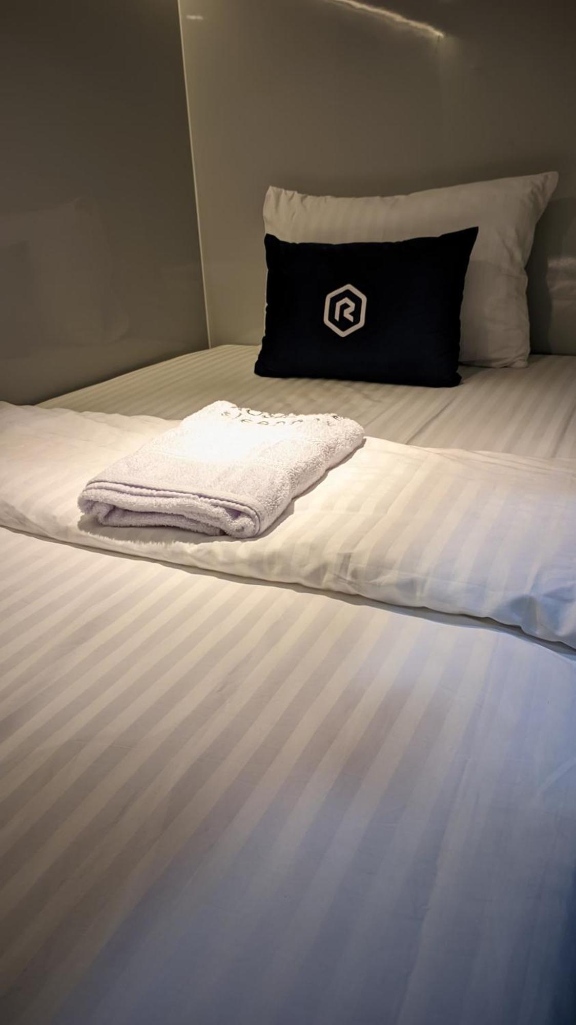 Hotel Rosalyne Sleepbox Tugu 2 Yogyakarta Esterno foto