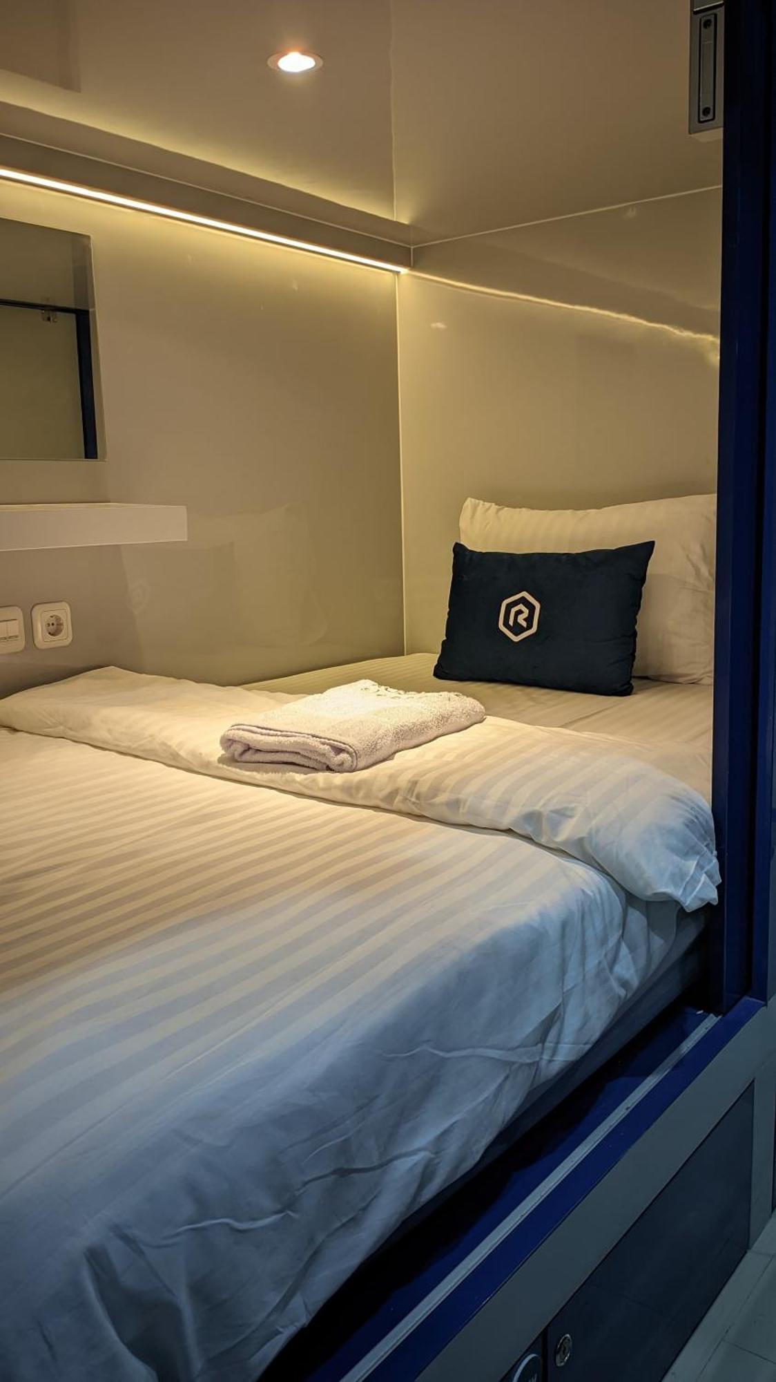 Hotel Rosalyne Sleepbox Tugu 2 Yogyakarta Esterno foto