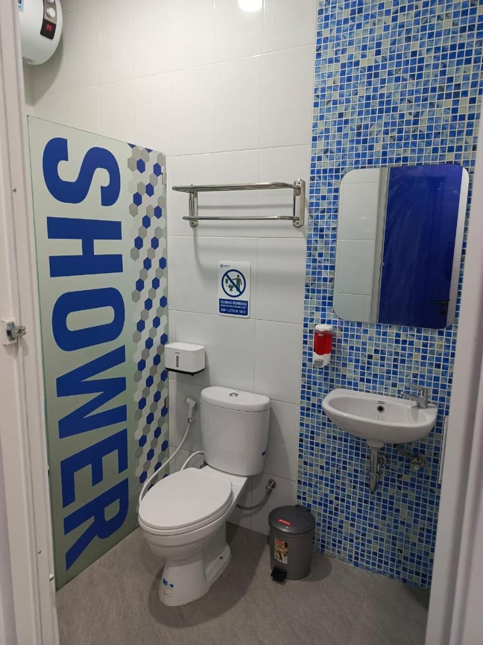Hotel Rosalyne Sleepbox Tugu 2 Yogyakarta Esterno foto