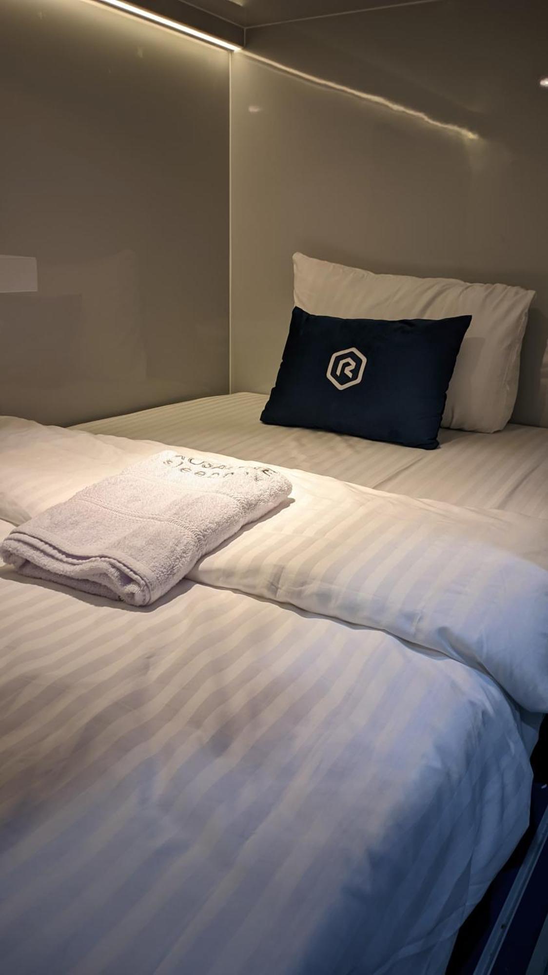 Hotel Rosalyne Sleepbox Tugu 2 Yogyakarta Esterno foto