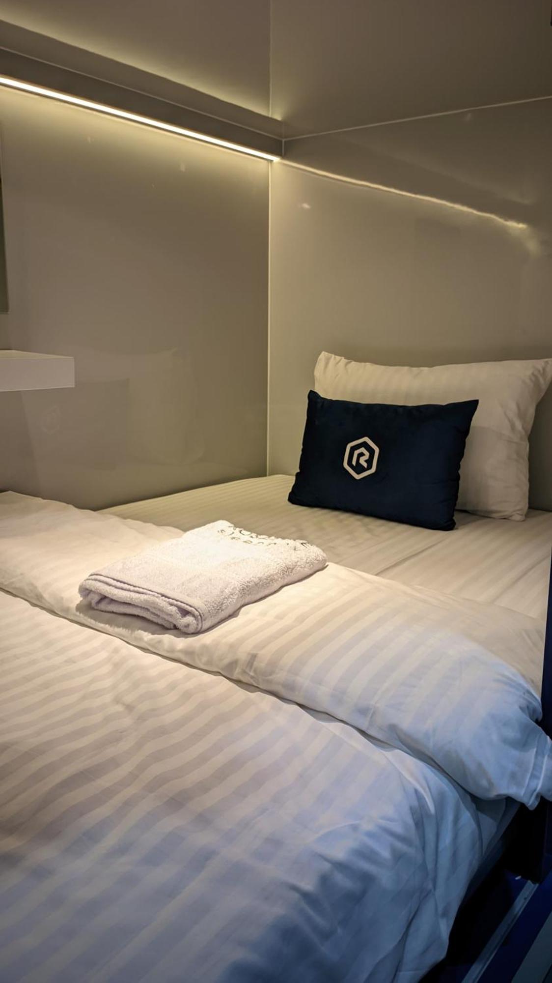 Hotel Rosalyne Sleepbox Tugu 2 Yogyakarta Esterno foto